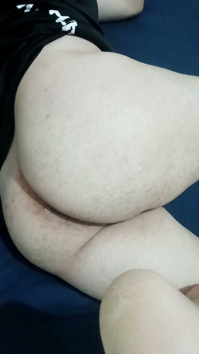 Lihatlah pantat besar dan seksi ini pamer