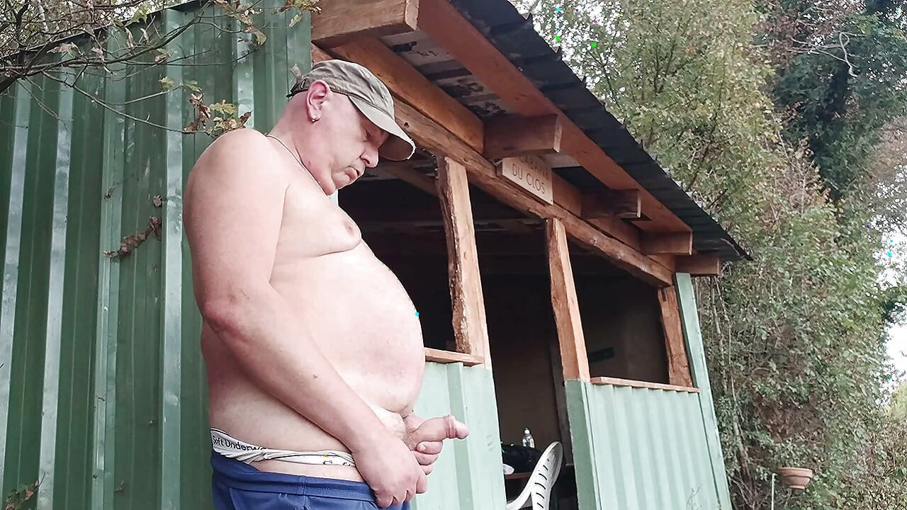 Good fat pork exhibited at the hut, delight of piss and exquisite stench of my big stinky skeas, skets and cho7 that stink!