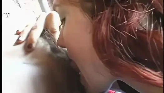 2 gadis berbulu y2k berbulu berubah menjadi lesbian dan menjilati memek