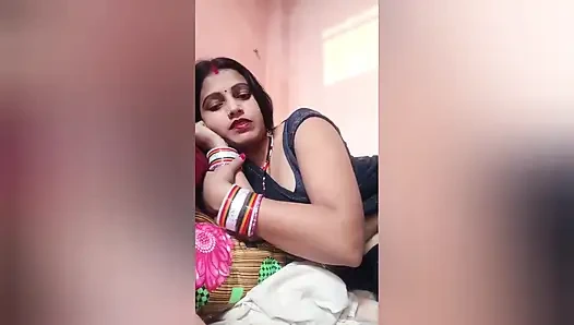 Жестко трахая мою мачеху, мачеха скучает по моему отчиму, поэтому она хочет мой жесткий член, полное хинди видео