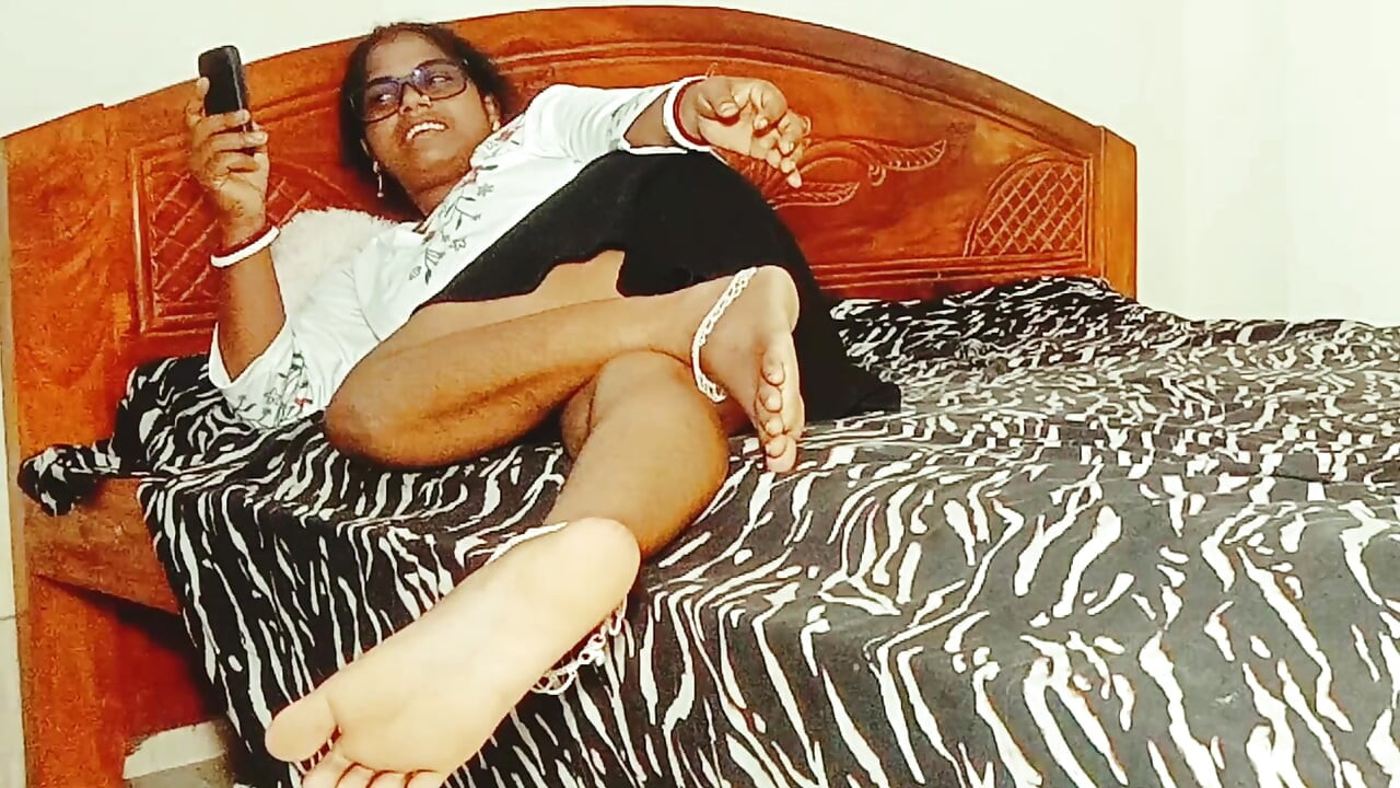 Sexo a três indiano bangla bhabhi sexo quando sua buceta é cremosa é totalmente fodida em dupla penetração vaginal