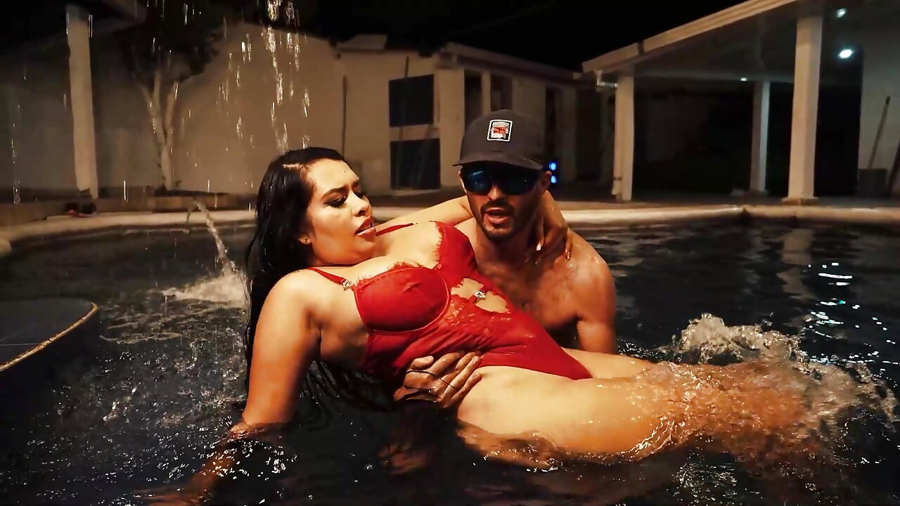 Saya Membayar Pelajaran Berenang Saya Kepada Instruktur Renang Dengan Big Tits Saya Dan Pantulan Pantat Besar Saya
