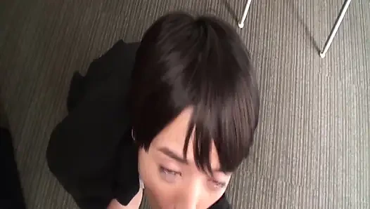 Keskin kısa saçlı güzel ai derin ve samimi bir karşılaşmada hassas tarafını gösteriyor