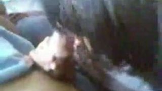 Mały 2-calowy azjatycko-pakistański penis ssany przez multan paki