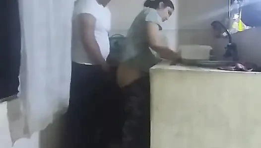 Eğer zam istiyorsan, karım gelmeden seni sikeyim