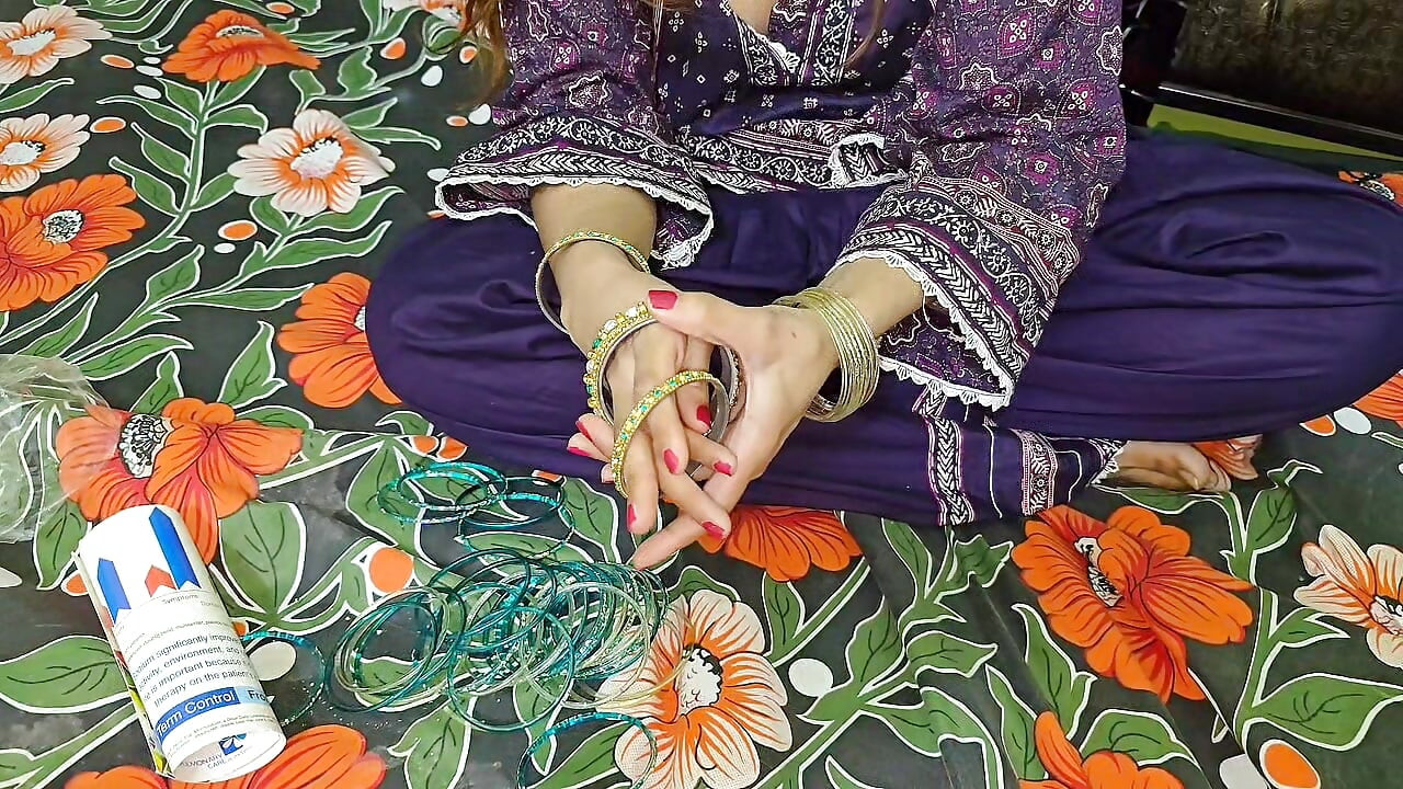 Desi Indian STEP-SISTER-Clear Hindi Audio Moaning
