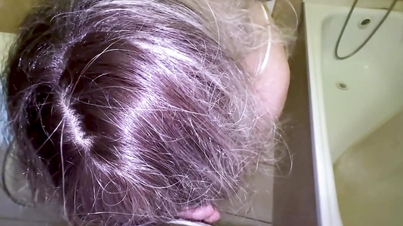 en el baño, el hijastro conoció a la madrastra con un gran culo y tuvieron sexo anal