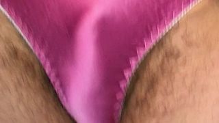 我喜欢这些柔滑的粉色内裤