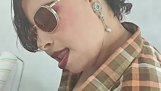 ATEŞLI TAMIL TATMINSIZ EVLI KADıN TAM ÇıPLAK HAZıRLANıYOR