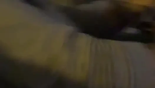 Fuß reibt den schoß meines freundes