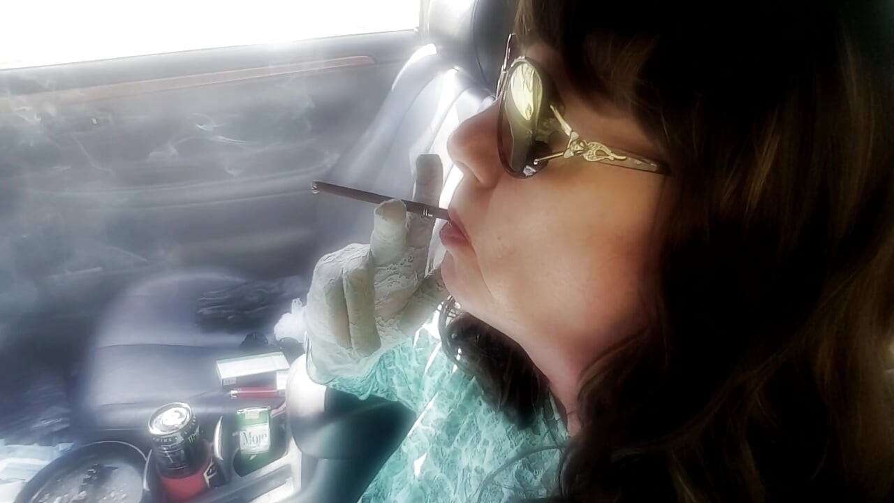 TS BI GILF that loves to smoke long cigarettes VS120 & More120 menthols in her car