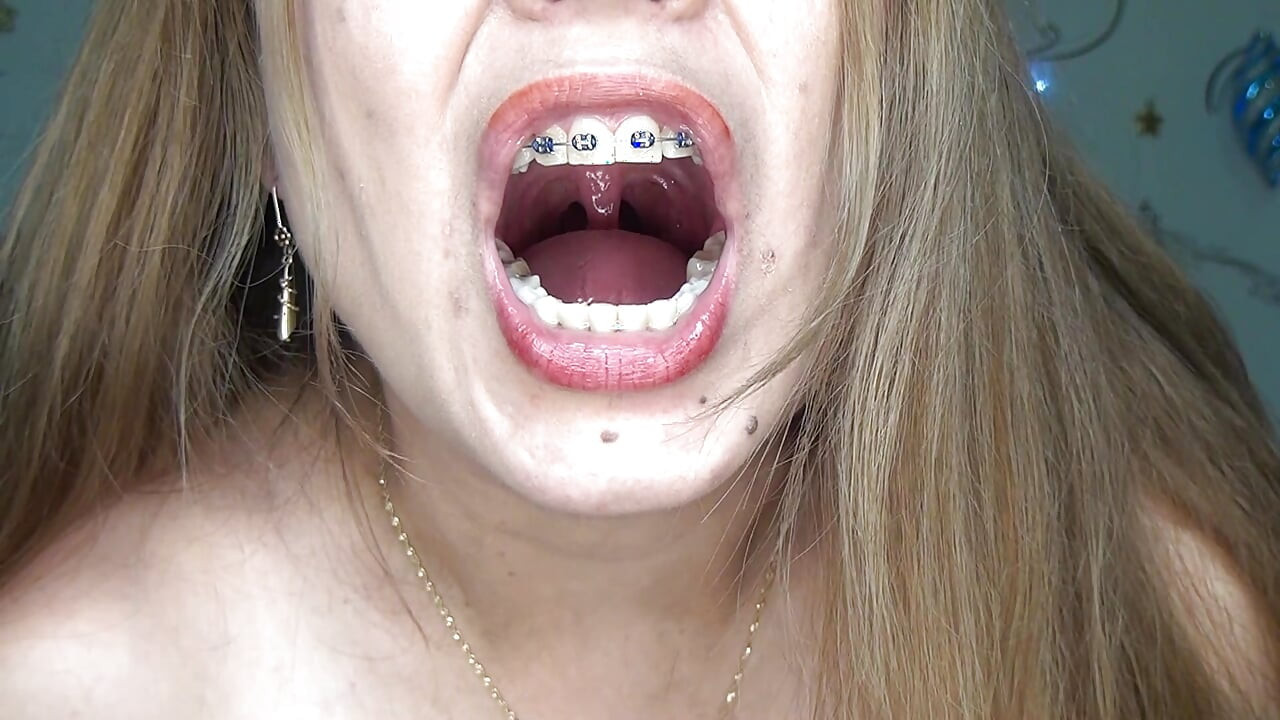 とても長いグミワームを飲み込んでしまいました!!