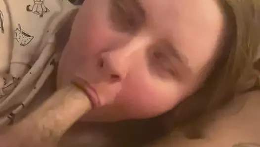 sie bekommt gesichtsbesamung