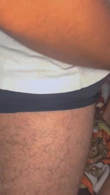 नहीं!! मेरी चूत कुंवारी है - वह अच्छे हाथों से मोटे लंड की देखभाल करती है। - Lotosui । क्लिप 1