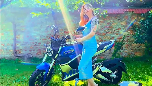 Motorrad-muschi reiben, necken und orgasmus