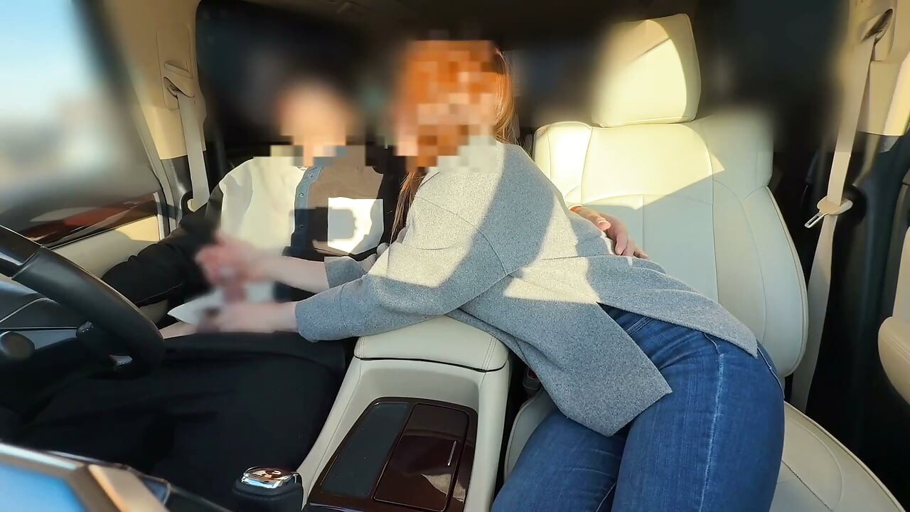 Красивая замужняя женщина, которая заставляет меня кончать руками и ртом даже на работе