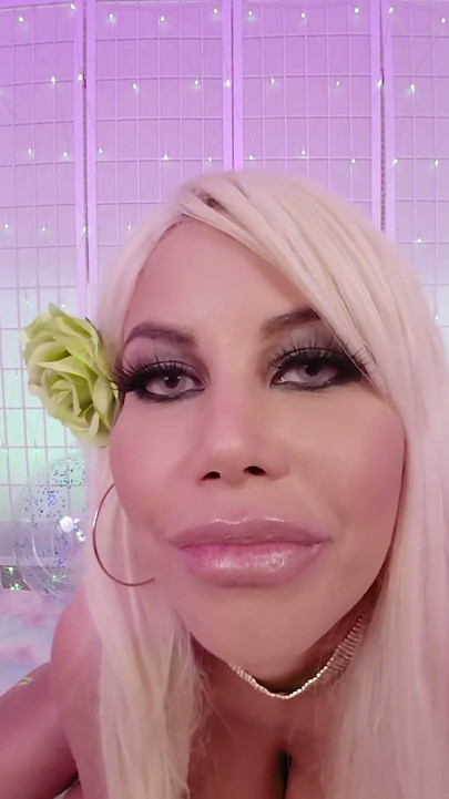 Experienced MILF Bridgette B Sensual Blowjob