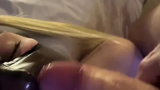 Istri lapar mengisap dan disetubuhi wajahnya