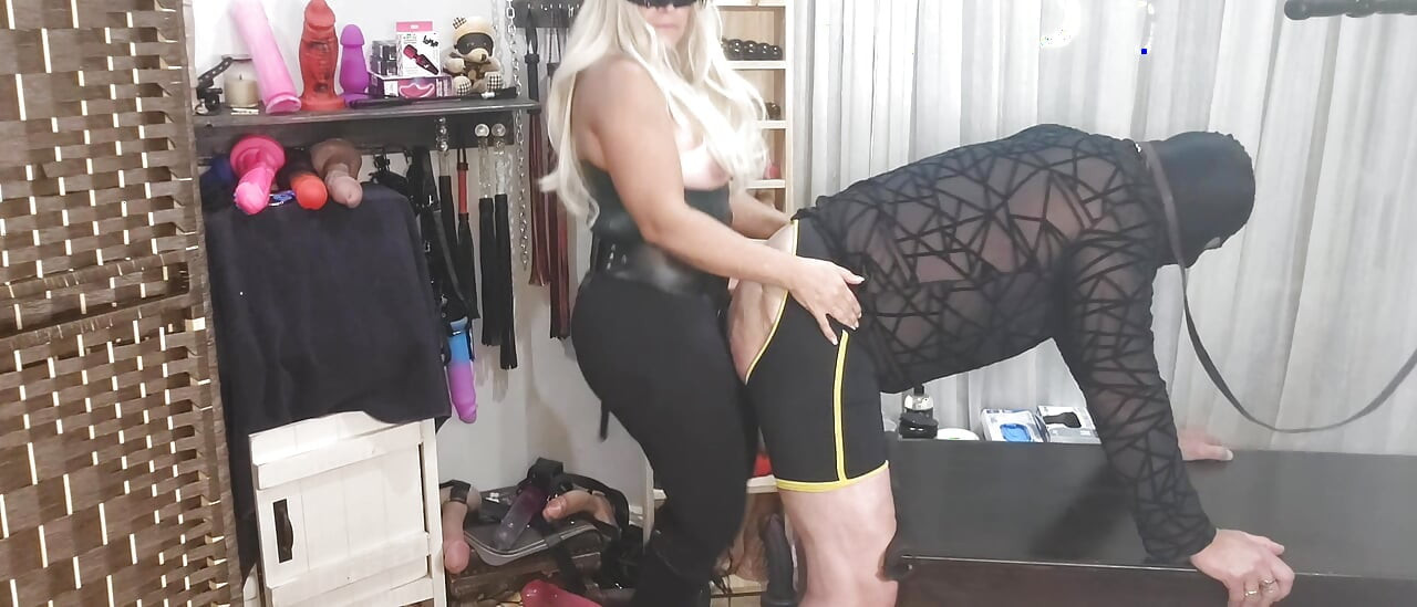 BLONDIE HAS AN INTENSE SESSION OF WHIPPING HIM, FISTING AND FUCKING HIM