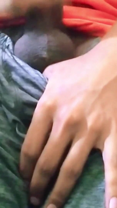 “印度男孩独自在家时第一次集聚”的精彩时刻