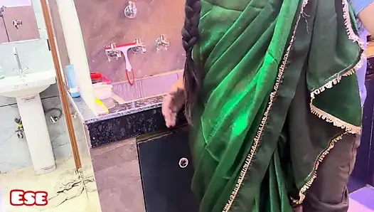 Tante dientot dari belakang.......