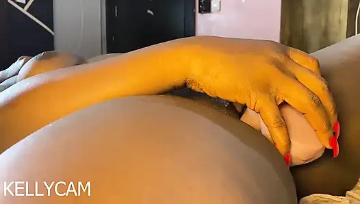 Kız arkadaşımın odasına boşalmak için tüm amımı topladım