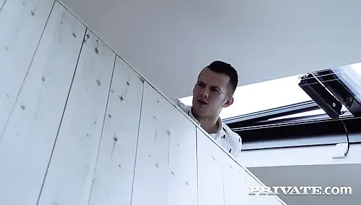 Pornoda ilk kez seks yapıyor