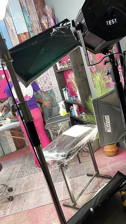 Kulissien takana Tattoo Studio - Lyhyt riskialtis leike