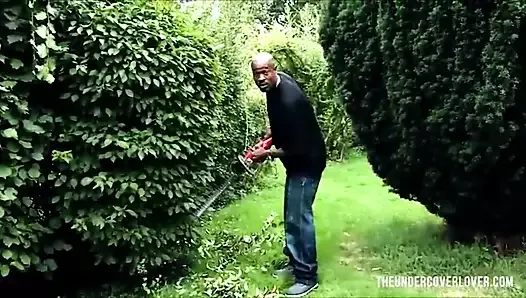 The gardener bangs the bosses daughter