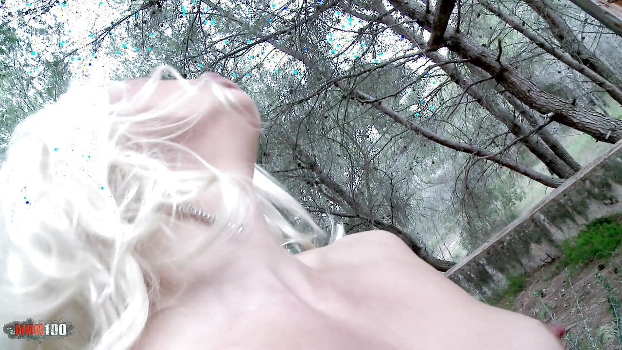 Cindy Sun - Pyszna mała fińska dupa turystyczna zerżnięta w lesie