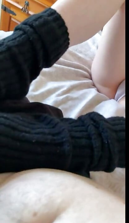 Footjob με πολύ σπέρμα