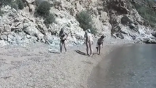 Cowok sange turki ngentot memekku di pantai