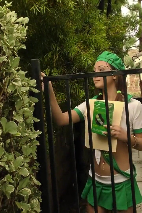 Green skirt slut wants to fuck