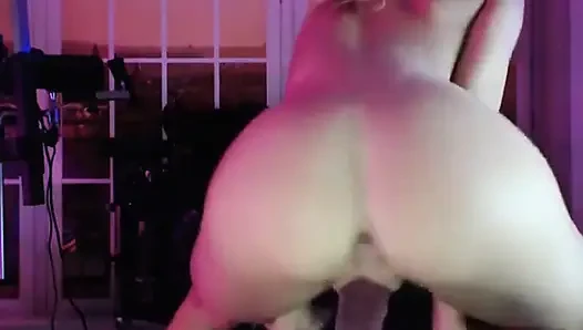 Aku ngentot memekku pakai dildo favoritku!