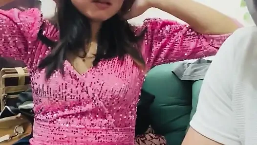 Çok ateşli tombul kız üvey erkek kardeşi tarafından sikiliyor