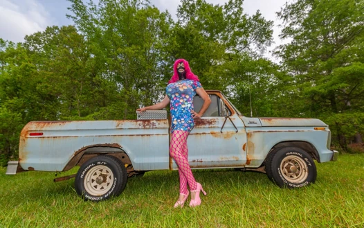 Dev sahte memeli travesti bts fotoğraf çekimi mastürbasyon
