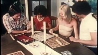 Jouer au scrabble avec Serena (1978)