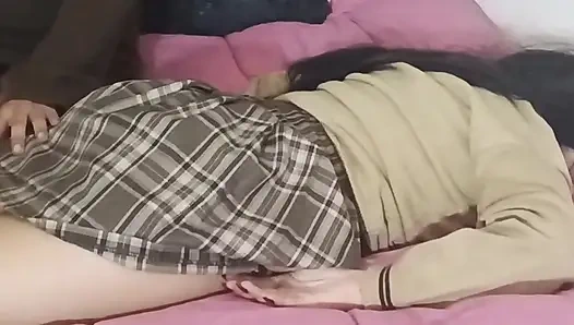 Vollbusiges Schulmädchen Schwänzt Die Schule Mit Ihrem Freund (komplettes Video)