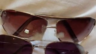 Камшот на солнечные очки сводных сестер