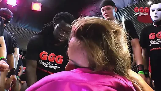 Sarışın Sahte Memeli Sürtük Amına Ve Götüne Yumruk Sokuyor, Metrelerce Uzağa Fışkırtıyor!