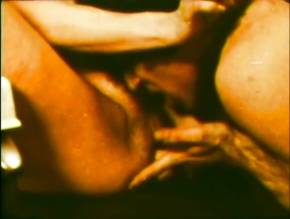 Intense vintage threesome sex film!