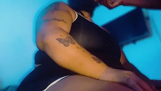 ТОЛСТУШКА BANNNNGOUT В ТУАЛЕТЕ