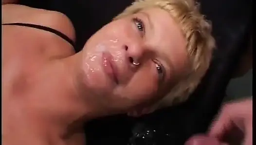 Di Balik Pintu Jerman Kacau Dengan Rajin - Film Lengkap