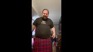 Szkocki niedźwiedź w Kilt - ogromny ładunek