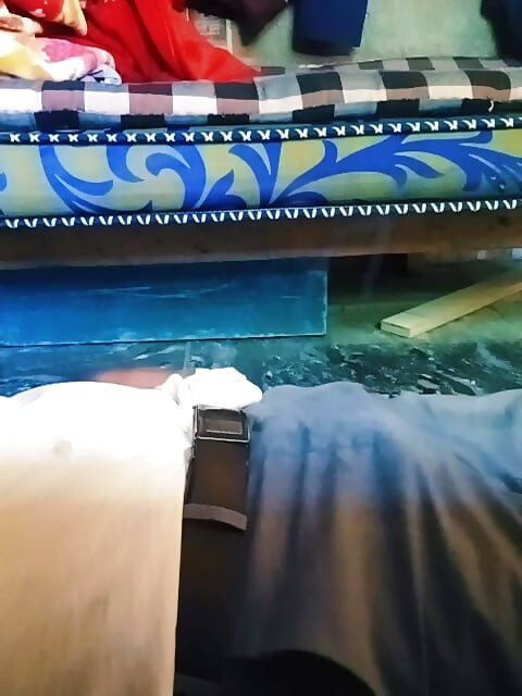 Viejo masturbándose con polla grande