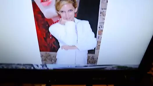 Timi'ye saygı duruşu