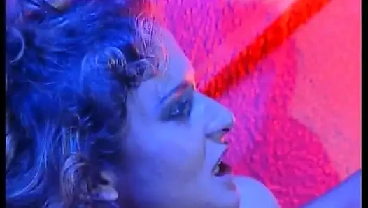 Büyük memeli seksi sarışın amcığı seviyor