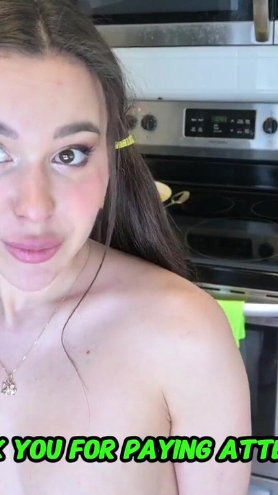 Detik menakjubkan dari "pertunjukan memasak bogel! Kentang rebus dengan tetek kecil molek Fiona Brandy untuk mengajar anda caranya!"