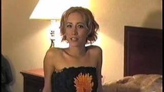 Канадская шлюшка Taylor трахает пальцами пухлую киску в любительском видео