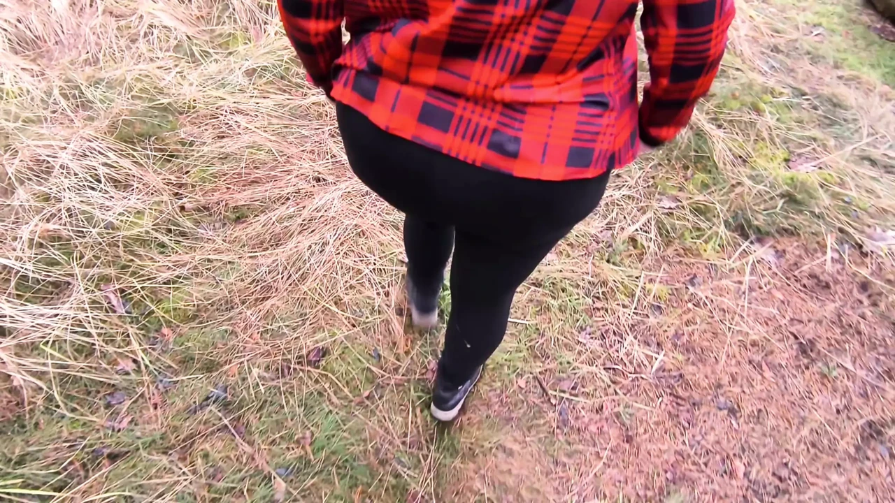 Breasts at the hunting stand beat violently red and swell